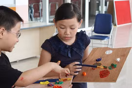 CLB hè 2013: Ấn tượng lạ về chương trình “chơi mà học”
