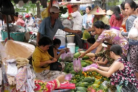 Ngày cuối năm, thịt bò, tôm, rau xanh giá "trên trời"