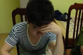 Mang dao, bình xịt hơi cay “chỉ để phòng thân”