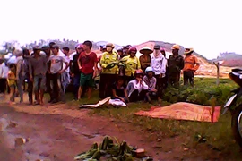 Ôm vợ để "mìn" nổ, cả hai vợ chồng tử vong