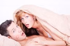 Con gái tuổi teen chết đứng bắt quả tang bố "quằn quại" với "osin"