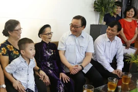 Hà Nội dành hơn 103,8 tỷ đồng chăm lo, tặng quà người có công