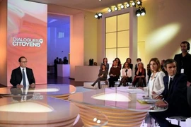 Sụt giảm tỷ lệ theo dõi phỏng vấn Tổng thống Pháp trên truyền hình