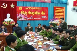 Thượng tướng Đặng Văn Hiếu thăm và chúc Tết Công an quận Hai Bà Trưng