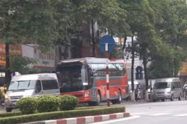 Xe khách trá hình lộng hành tại Hà Nội
