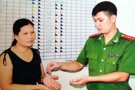 Cướp giật dây chuyền, mang đổi heroin 