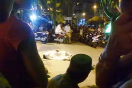 Kinh hoàng vụ đập đầu người phụ nữ đi bộ trên đường đến chết