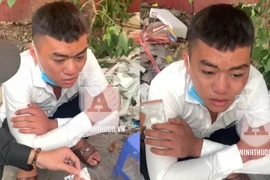 [CLIP] Thanh niên trẻ bập vào ma tuý vì bạn bè rủ rê, bị chốt 141 phát hiện