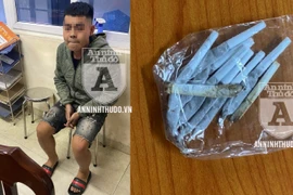 [CLIP] Giắt khắp người 'thuốc thơm' ma túy, nam thanh niên năn nỉ CSCĐ 'bỏ qua'