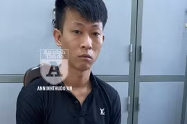 [CLIP] Nhét ma túy vào chỗ kín, nam thanh niên vẫn bị chốt 141 phát hiện