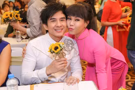 Danh hài Việt Hương làm liveshow ở sân vận động miễn phí cho sinh viên