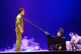 NSƯT Mỹ Uyên khóc nức nở trên sân khấu với kịch thể nghiệm "Giấc mơ"