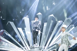 Liveshow 12 tỷ của Đàm Vĩnh Hưng đẹp đến từng "đường kim, mũi chỉ"