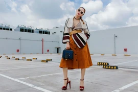 Minh Hằng tung hình ảnh mới, hậu trường của MV "khủng"