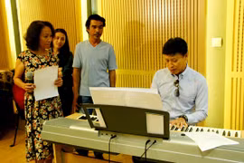 Tiếng hát mãi xanh: Tuấn Ngọc cùng các thí sinh tập luyện trước giờ G