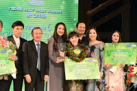 Người con gái Huế - Hồng Vân đăng quang "Tiếng hát mãi xanh" 2016