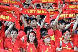 Món quà ý nghĩa chờ HLV Miura ở sân Mỹ Đình