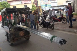 Quản chặt xe thô sơ sau 2 vụ tôn "cắt cổ" người đi đường