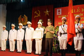 Lực lượng Ngoại tuyến nhận Huân chương Bảo vệ Tổ quốc hạng Ba