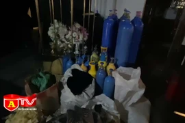 Thu giữ số lượng lớn bình khí cười trong quán bar
