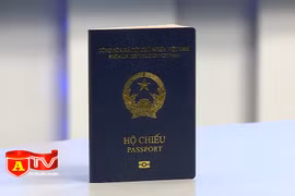 Ngày đầu cấp hộ chiếu gắn chip điện tử