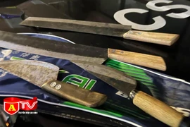 Kiểm tra nồng độ cồn, phát hiện trường hợp mang theo nhiều vũ khí