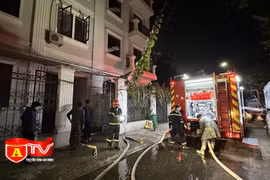 Kịp thời giải cứu 5 người mắc kẹt trong đám cháy