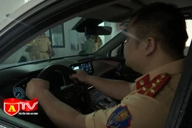 Lực lượng CSGT hỗ trợ giải quyết tình trạng ùn tắc đăng kiểm, chứ không làm thay