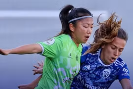 Huỳnh Như đen đủi chưa từng thấy trong màu áo Lank FC