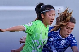 Huỳnh Như đen đủi chưa từng thấy trong màu áo Lank FC