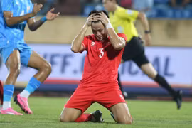 Quế Ngọc Hải trở thành 'thảm họa' khi đeo băng đội trưởng ĐT Việt Nam