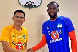 Hoàng Anh Gia Lai phản ứng khi bị FIFA cấm mua cầu thủ mới