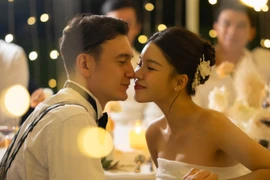 Bộ ảnh cưới lung linh của thủ môn Đặng Văn Lâm và cô dâu Yến Xuân