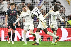 Real Madrid và Man City rượt đuổi kịch tính trong cơn mưa bàn thắng