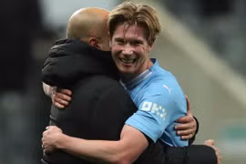 Chói sáng giúp Man City ngược dòng, De Bruyne vượt mặt Lampard