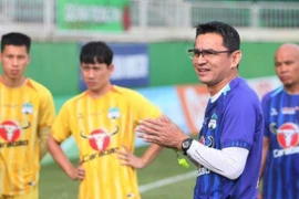 Rộ tin HLV Kiatisak rời HAGL, ra Hà Nội làm việc