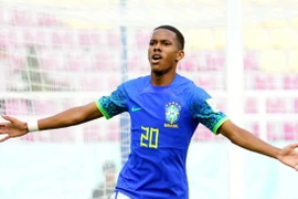 Chelsea vung tiền mua 'thần đồng' Brazil 17 tuổi 