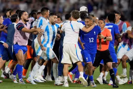 Căng thẳng loại Argentina, Pháp vào bán kết bóng đá Olympic 2024
