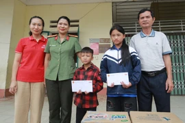 Nghĩa tình Thủ đô gửi tới học sinh ở Trung Lèng Hồ