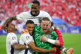 Mánh khóe giúp thủ môn tuyển Anh đẩy luân lưu trước Thụy Sĩ