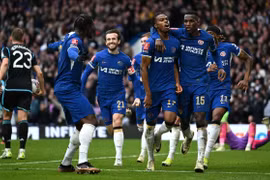Ghi 2 bàn phút bù giờ, Chelsea chật vật vào bán kết FA Cup