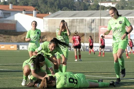 Đội bóng của Huỳnh Như thoát hiểm ngoạn mục, mở cơ hội trụ hạng