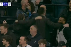 Xem CĐV Tottenham phấn khích khi đội nhà thua Man City