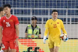 Cận cảnh pha bóng dẫn đến bàn phản lưới của Đặng Văn Lâm