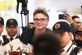 HLV Troussier lên đường về Pháp, không hẹn ngày trở lại Việt Nam