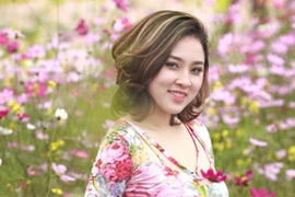 Ca sĩ Bảo Trâm mang Trung thu Hồng đến các bệnh nhi