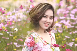 Ca sĩ Bảo Trâm mang Trung thu Hồng đến các bệnh nhi