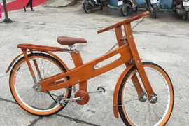 Xuất hiện xe đạp độc lạ bằng gỗ sồi, gỗ óc chó