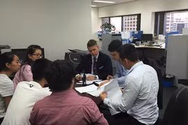 Nghi can lừa đảo vé máy bay Tết của hàng trăm du học sinh Việt Nam tại Úc bị bắt