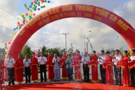 Thông xe dự án đầu tư xây dựng cầu Hòa Trung
